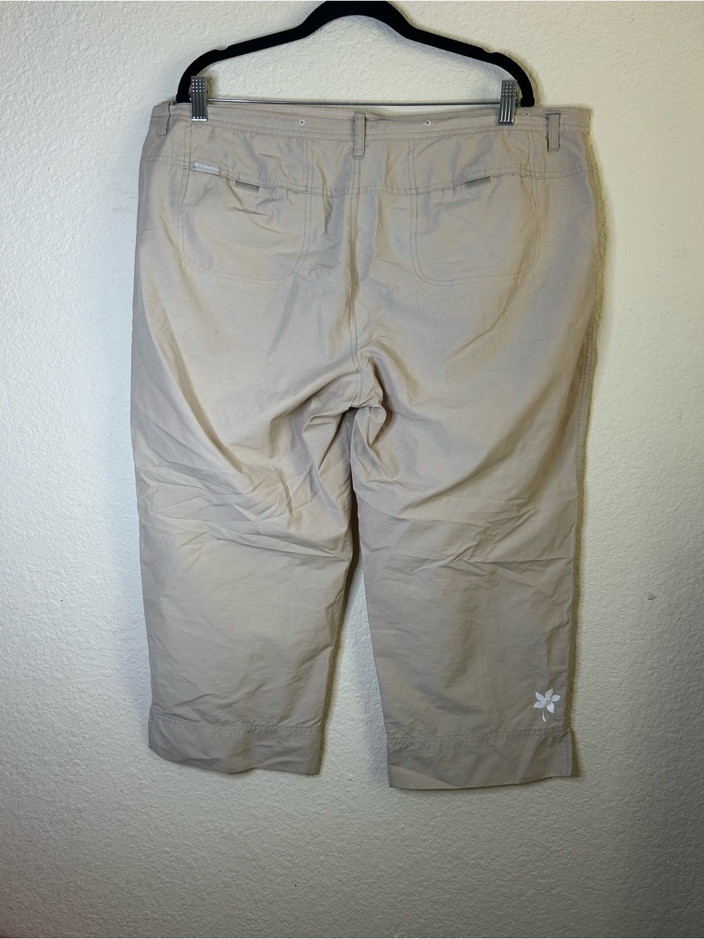 Columbia Plus Size Tan Flower Print XL Capri Pants Camp Outdoor Lake Beach Casua